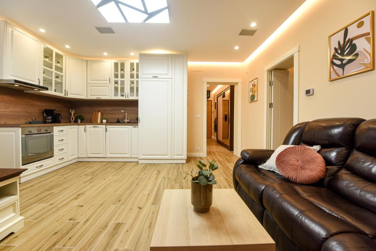 Green Leafy Brasov - Ideal 2 Bedroom Apartment Esterno foto